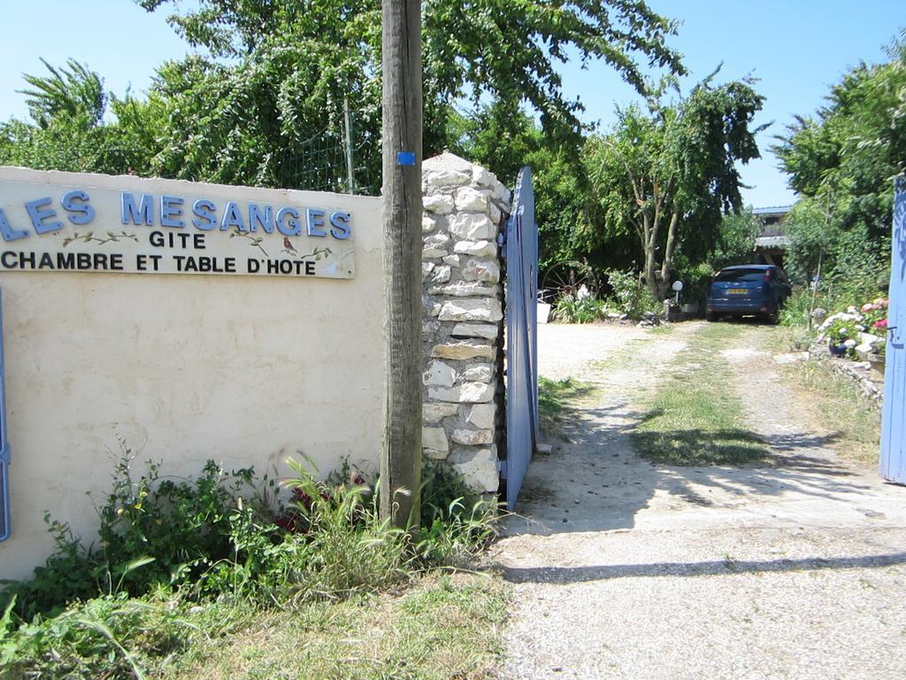 Chambres, Table D'Hotes Et Gites Les Mesanges Saint-Jean-de-Sauves المظهر الخارجي الصورة