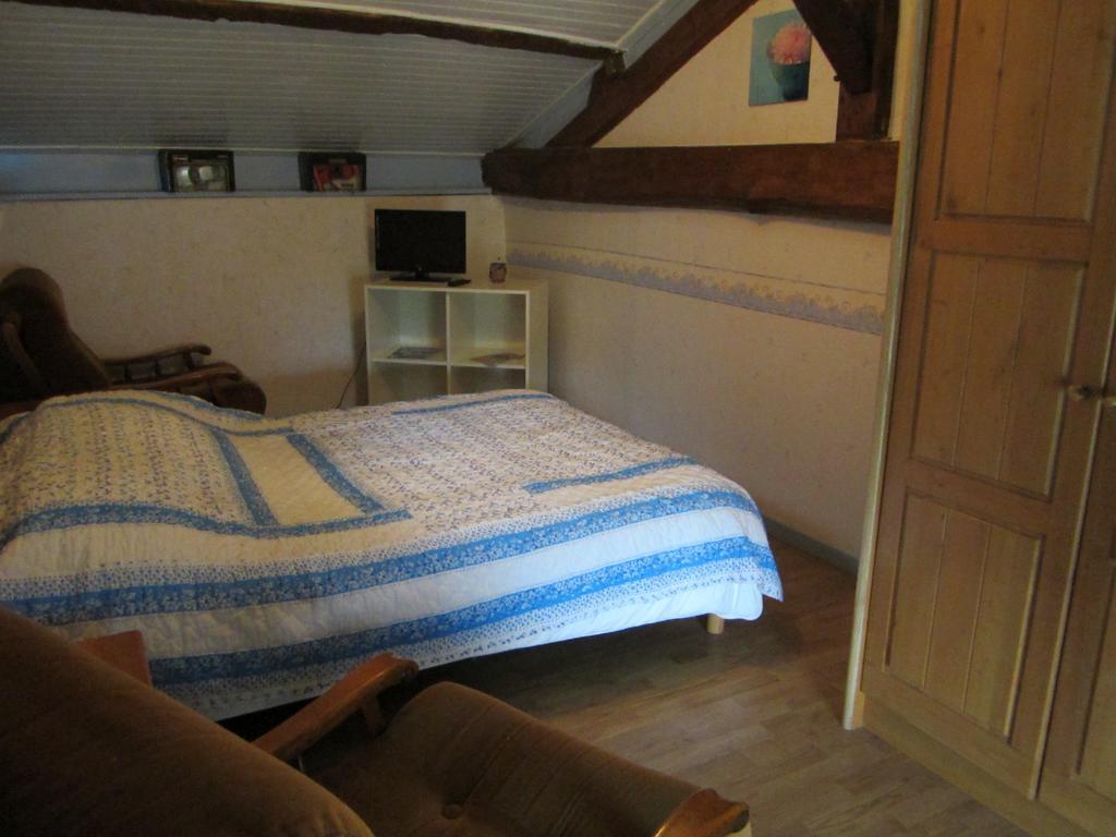 Chambres, Table D'Hotes Et Gites Les Mesanges Saint-Jean-de-Sauves الغرفة الصورة