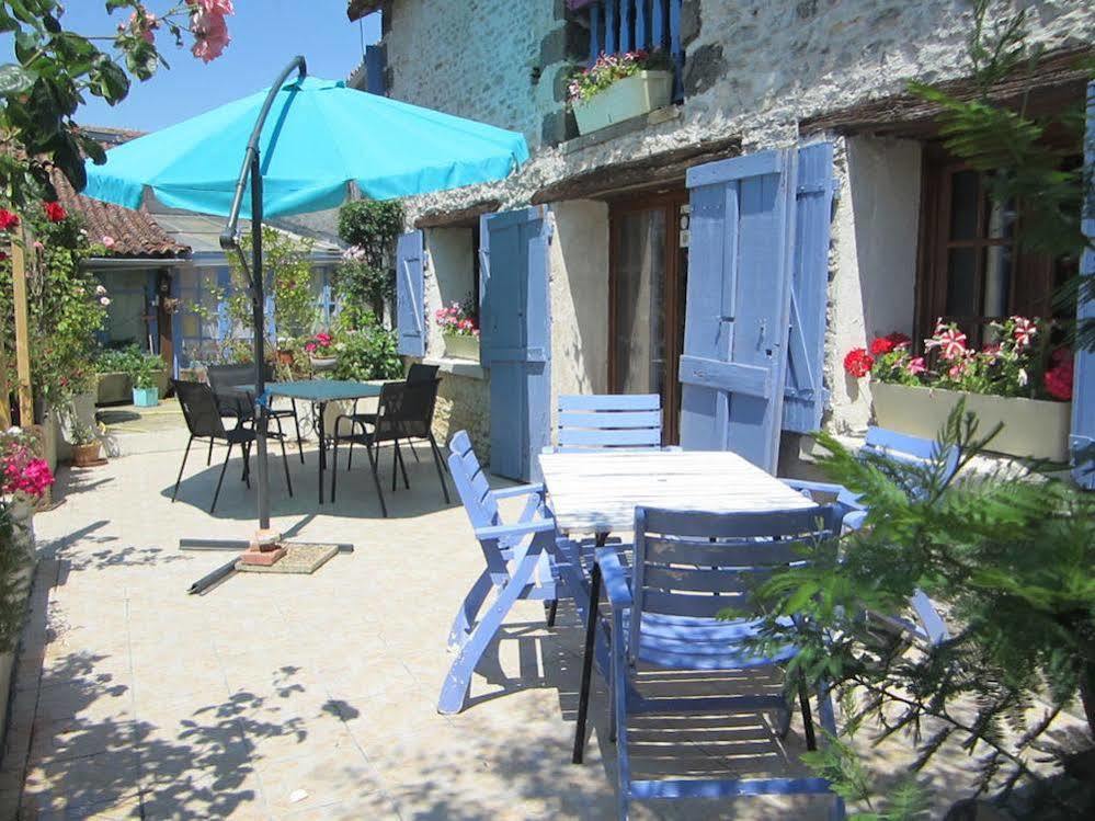Chambres, Table D'Hotes Et Gites Les Mesanges Saint-Jean-de-Sauves المظهر الخارجي الصورة